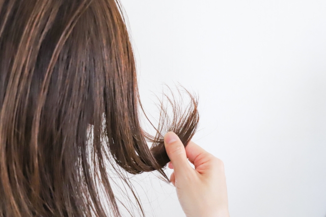 60代女性の髪が老化する原因2つ